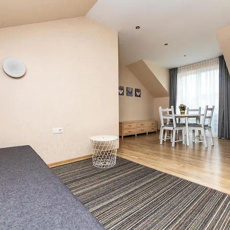 ホームステイ Palangos パランガ